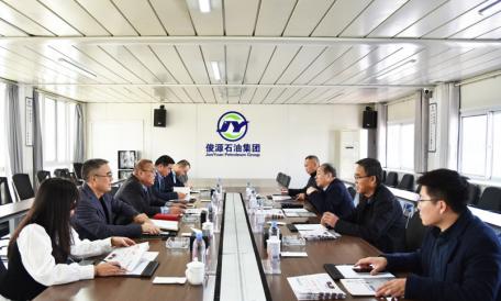 農(nóng)高區(qū)黨工委委員、管委會副主任曹永湖到俊源石油走訪
